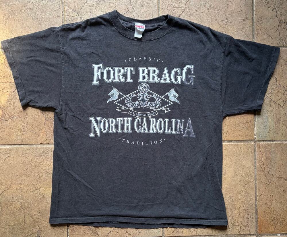 Vintage Soffe Fort Bragg North Carolina U.S. Army Airborne Graphic T-Shirt Large